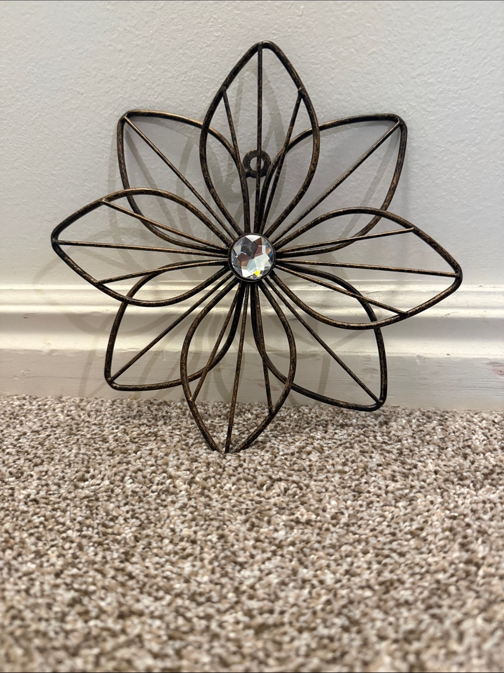 🏖️10 items for $20☀️ Metal Flower Wall Accent with Center Crystal